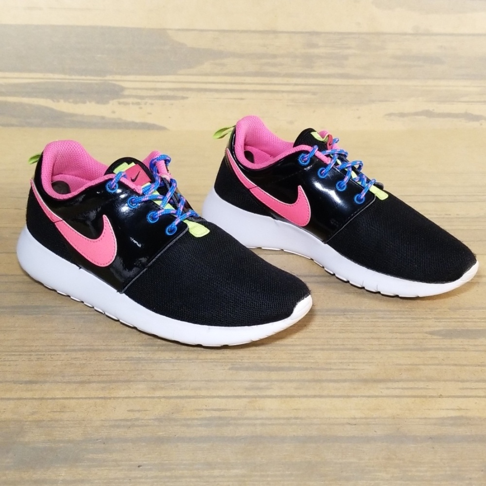 ***SOLD***Nike Kids Roshe One Sneakers - Picture 2 of 8